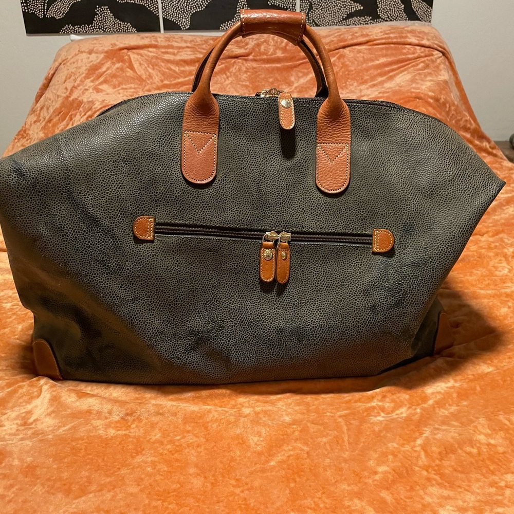 BRIC’s vintage weekend holdall bag.